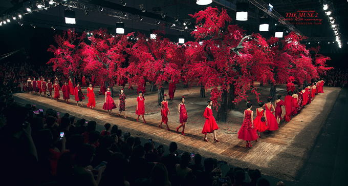 Top 5 sàn catwalk ấn tượng của thời trang Việt 2017